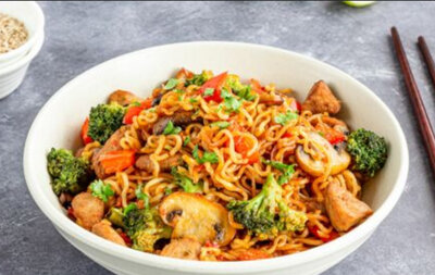 Nouilles sautées œuf frit