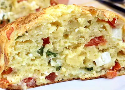 Cake salé tomate chèvre basilic