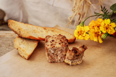 Terrine 'piment d'espelette, oignons frits'