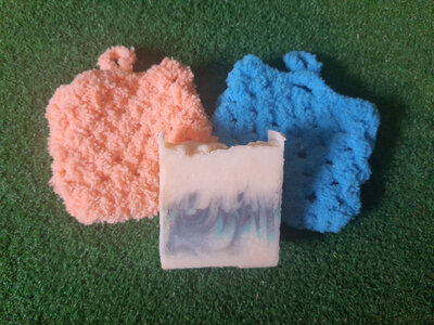 Pochette à savon au crochet orange