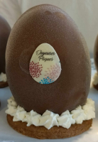 Oeuf de pâques glacé chocolat blanc/mangue