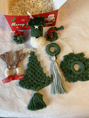 Grande box de noël en macramé vert