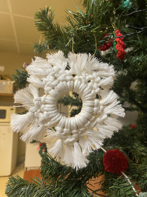 Flocon de neige en macramé blanc