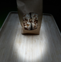 Meringue au noix de macadamia caramélisé