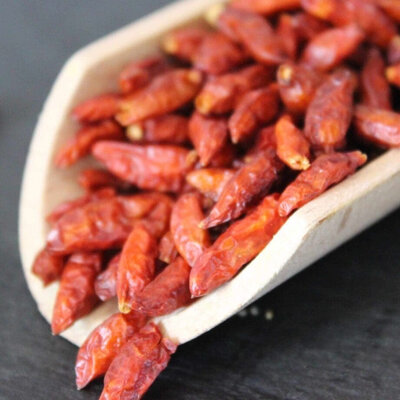 Piment oiseau ou pili-pili rouge sec entier