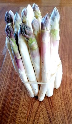 Asperges violettes pointes