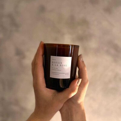 Bougie artisanale ambrée à la rose