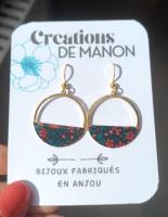 Boucles fleurs et support laiton