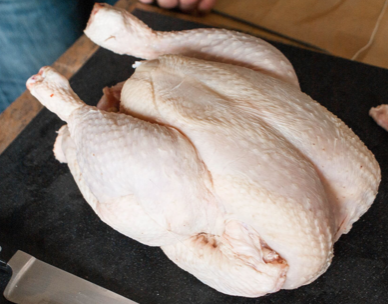 Coq/ coq decoupe pour cuisine en sauce