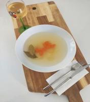 Fumet de truites au citron et laurier