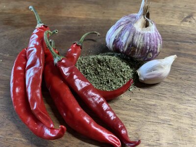 Huile au piment, ail et aromates - forte