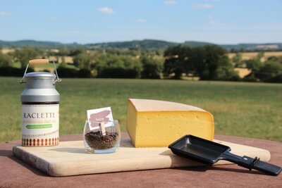 Fromage à raclette 1/4 de meule poivre