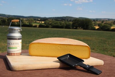Fromage à raclette 1/2 de meule nature