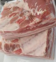 Poitrine fraiche tranchée