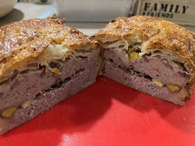 Pâté en croûte 2 tranches environ 200 grammes