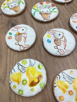 Biscuits peints pâques cloches