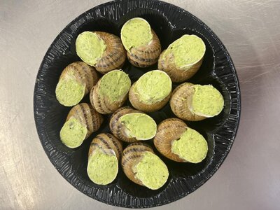 12 escargots en coquilles à la bourguignonne
