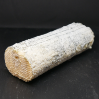 Bûche cendrée au lait cru de chèvre