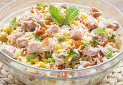 Entrée 🥗salade riz, thon, tomates, maïs 300g