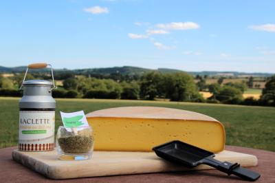 Fromage à raclette 1/2 de meule sarriette