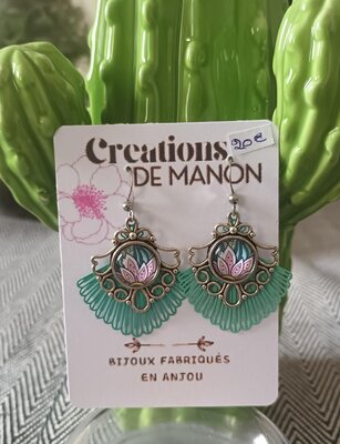 Boucles green flower