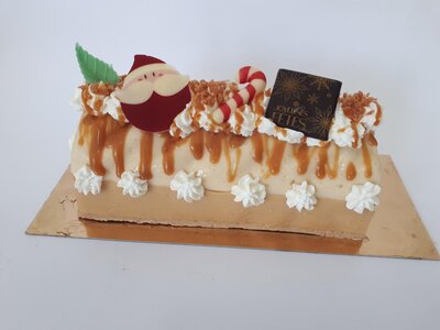 Bûche 6/8 parts vanille- caramel beurre salé