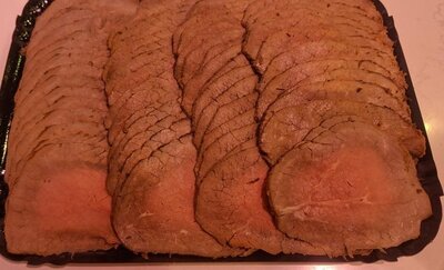 Rôti de bœuf cuit tranché