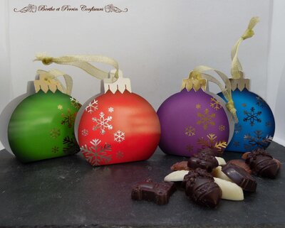 Ballotin boule garni de friture de noël