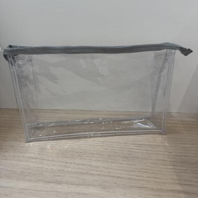 Trousse de toilette transparente
